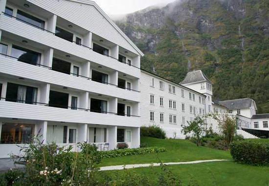 Những điểm nghỉ dưỡng tr&ecirc;n n&uacute;i đẹp nhất thế giới